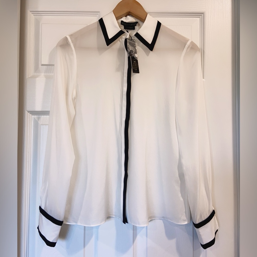 NWT Alice + Olivia Willa Silk Placket Top with Piping Detail